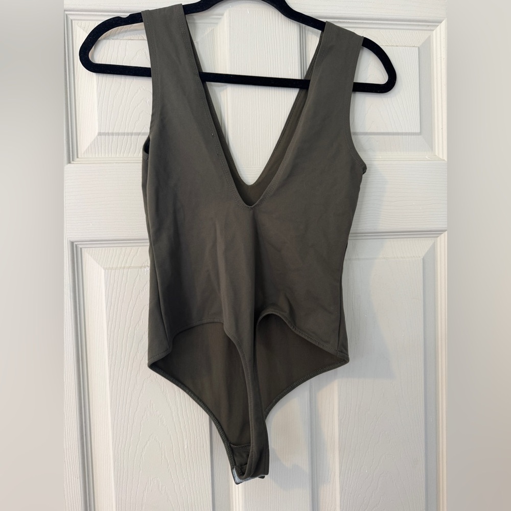 Like new intimately free people Olive Green body suit sz XS - Picture 4 of 5
